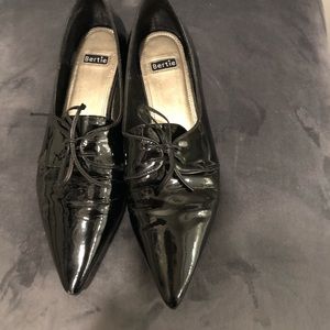 Vintage patent leather point toe loafers